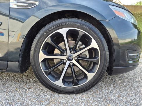 Used 2014 Ford Taurus SEL w/ Equipment Group 201A FWD image 25