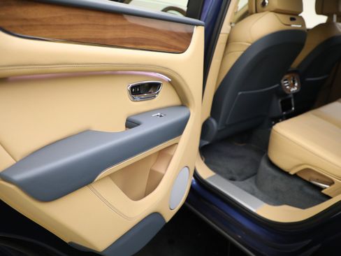 Used 2023 Bentley Bentayga image 26