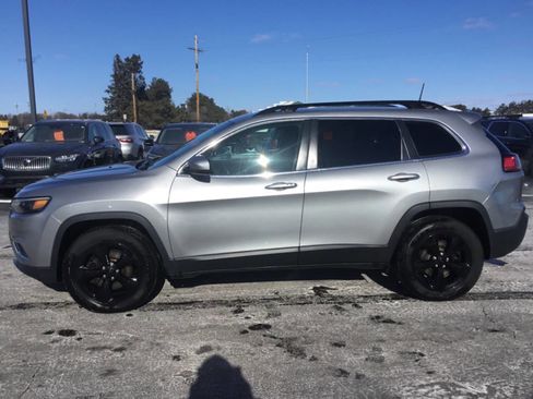 Used 2019 Jeep Cherokee Limited image 2