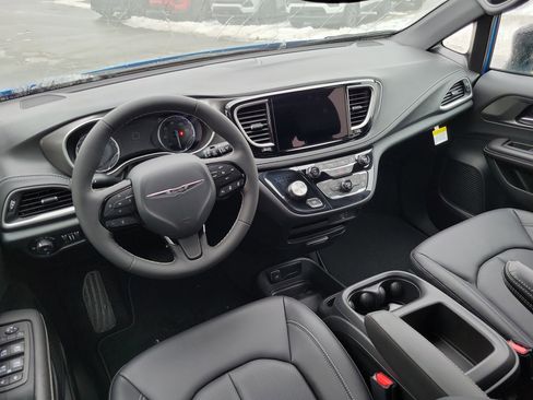 New 2026 Chrysler Pacifica Select image 18