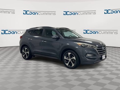 Used 2016 Hyundai Tucson Limited w/ Option Group 03 FWD image 2