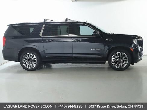 Used 2023 GMC Yukon XL Denali Ultimate AWD/4WD image 10