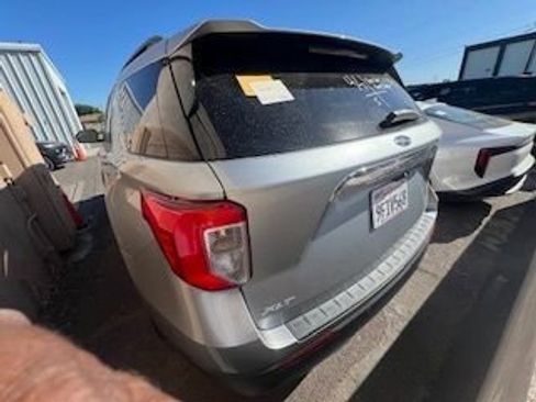 Used 2023 Ford Explorer XLT w/ Equipment Group 202A image 7