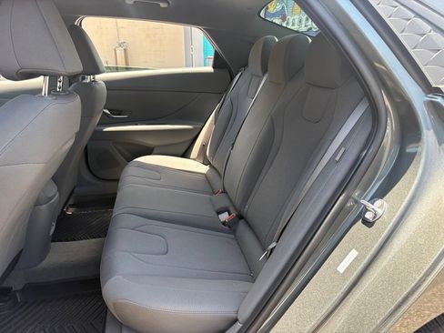 Used 2025 Hyundai Elantra SE FWD image 11