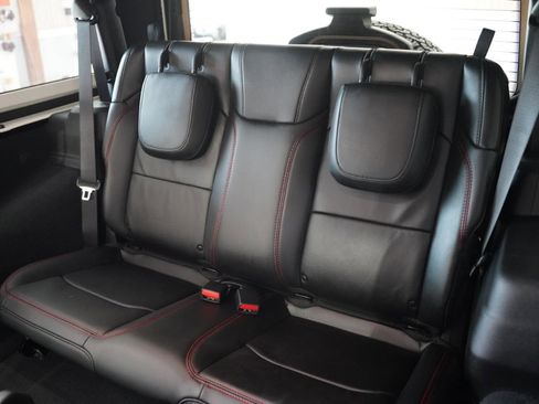 Used 2024 Jeep Wrangler Rubicon AWD/4WD image 35