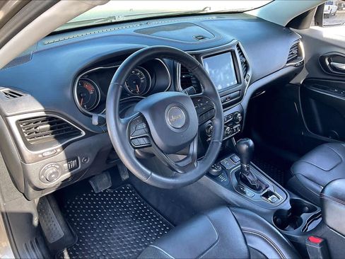 Used 2019 Jeep Cherokee Trailhawk image 17