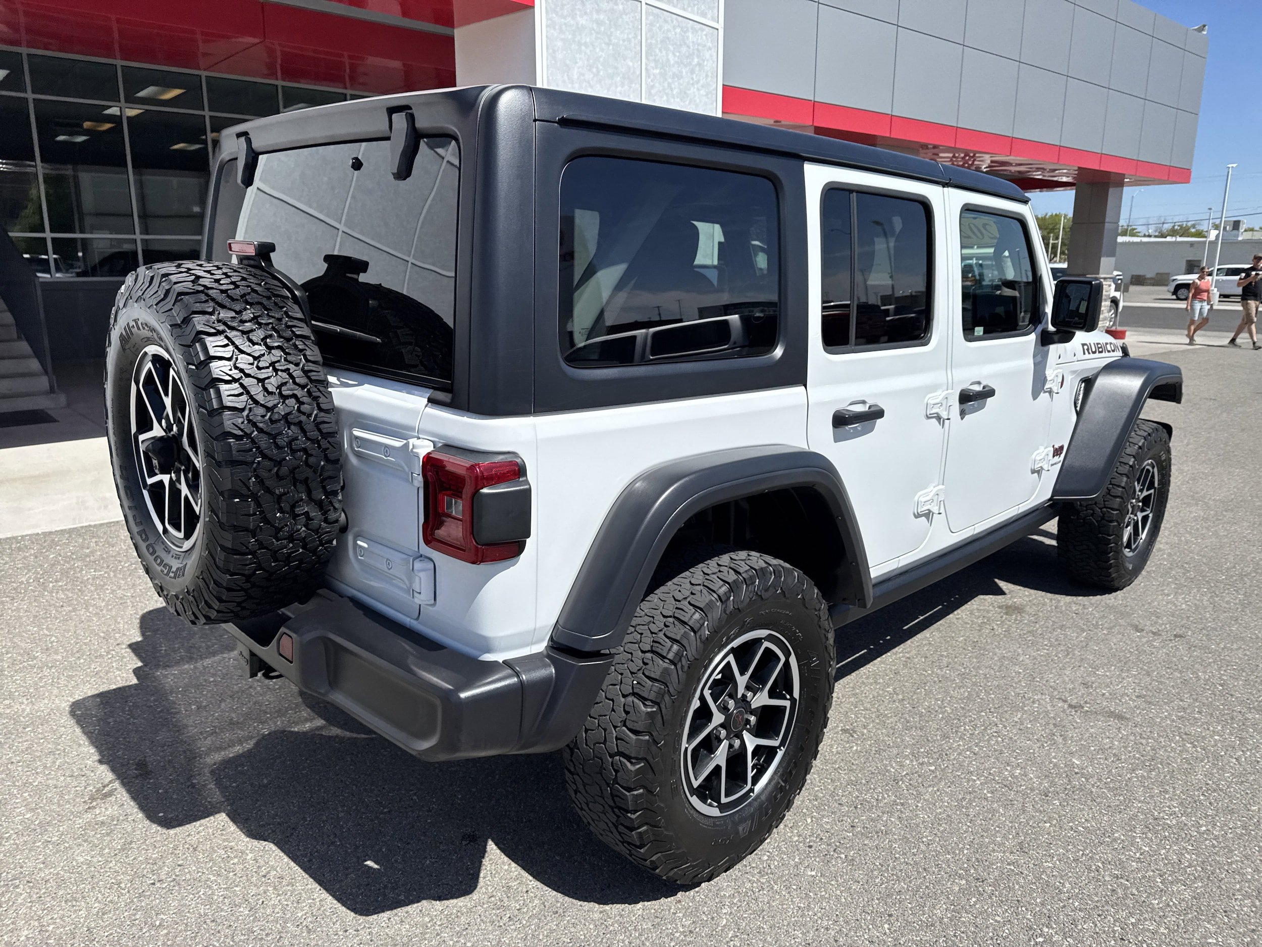 Used 2025 Jeep Wrangler Unlimited Rubicon AWD/4WD image 4