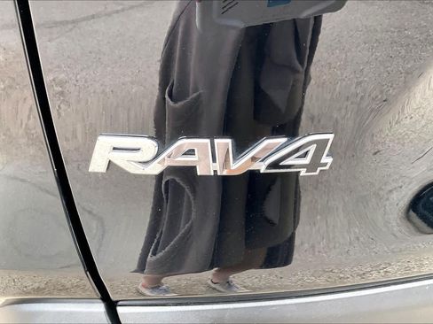 Used 2025 Toyota RAV4 LE AWD/4WD image 29