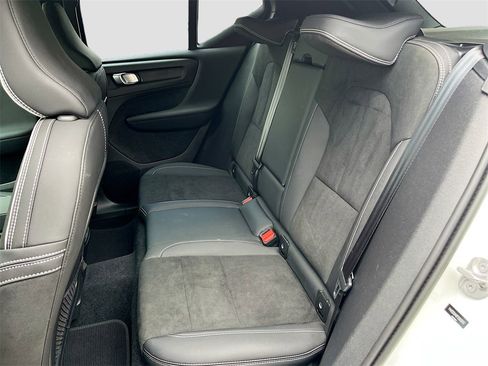 Used 2023 Volvo XC40 Recharge Ultimate image 26