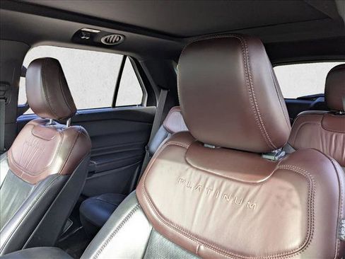 Used 2020 Ford Explorer Platinum w/ Premium Technology Package image 17