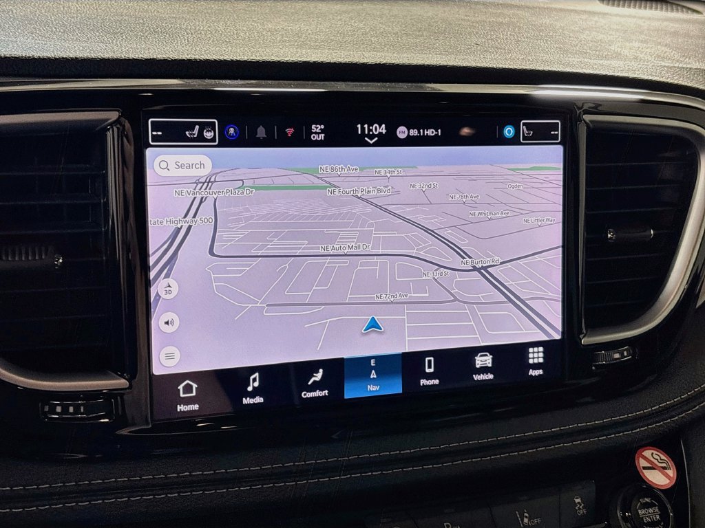 Certified 2025 Chrysler Pacifica Limited FWD image 17
