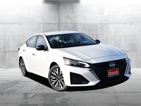 New 2025 Nissan Altima 2.5 SV image 2