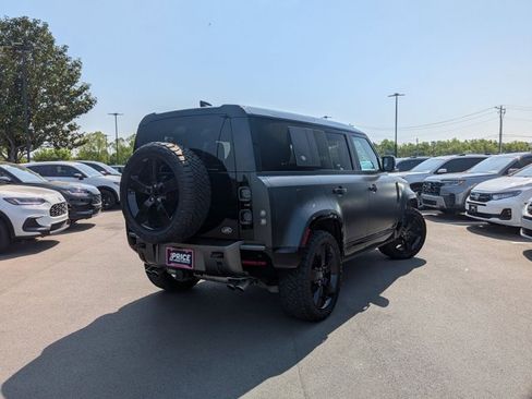 Used 2023 Land Rover Defender 110 V8 AWD/4WD image 5