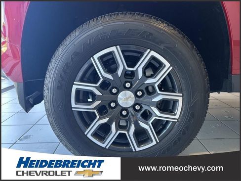 Used 2023 Chevrolet Colorado LT w/ LT Convenience Package AWD/4WD image 7
