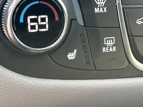 Used 2022 Chevrolet Equinox LT image 32