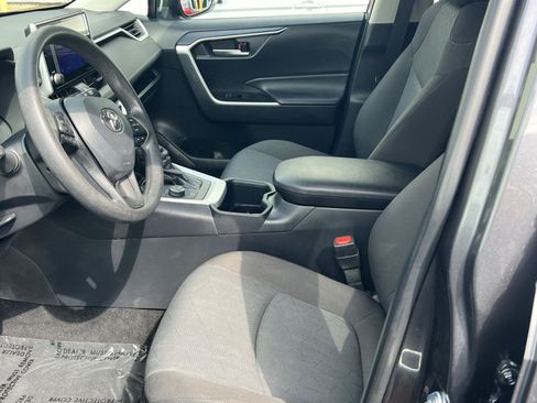 Used 2025 Toyota RAV4 XLE AWD/4WD image 8