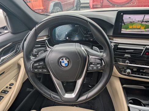 Used 2021 BMW 530e w/ Convenience Package RWD image 3