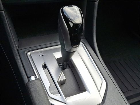 Used 2019 Subaru Crosstrek 2.0i Premium image 14