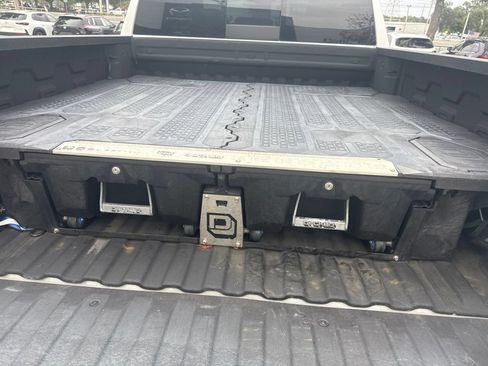 Used 2022 GMC Sierra 1500 SLT w/ SLT Premium Plus Package RWD image 11