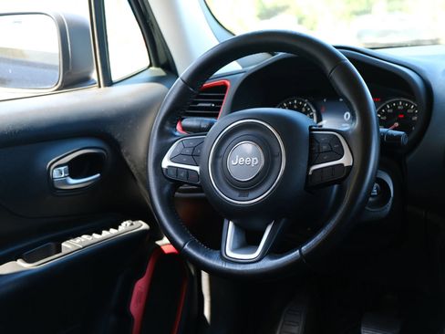 Used 2019 Jeep Renegade Trailhawk AWD/4WD image 26