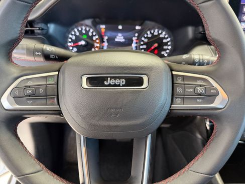 Used 2025 Jeep Compass Trailhawk w/ Trailer Tow Group image 27