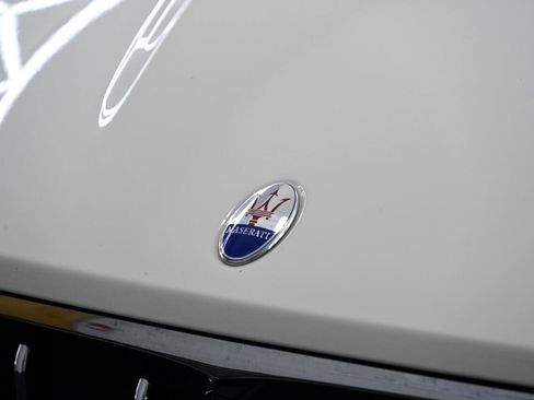 Used 2021 Maserati Levante image 9