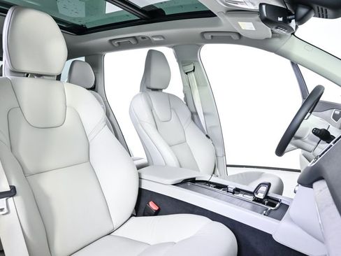 Certified 2024 Volvo XC90 T8 Plus w/ Protection Package Premier image 25