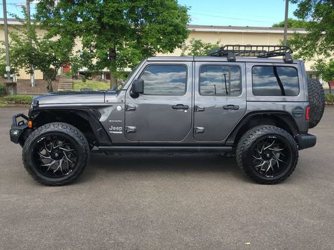 Used 2020 Jeep Wrangler Unlimited Sahara w/ Uconnect 4C Nav & Sound Group AWD/4WD image 3
