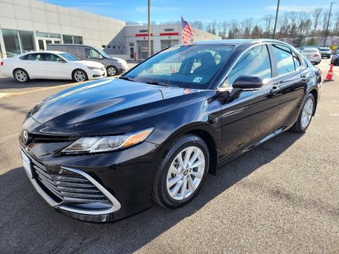 Used 2023 Toyota Camry LE image 3