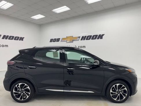 Used 2023 Chevrolet Bolt EUV Premier FWD image 4
