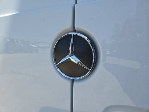 Used 2025 Mercedes-Benz Sprinter 2500 image 19