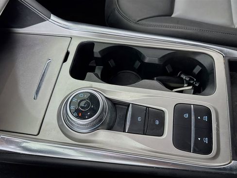 Used 2022 Ford Explorer XLT w/ Equipment Group 202A image 18