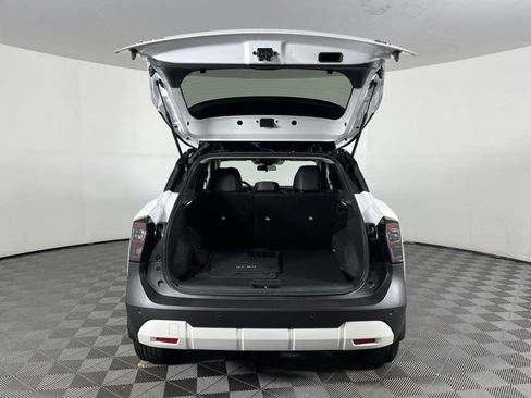 Used 2025 Nissan Kicks SR FWD image 41