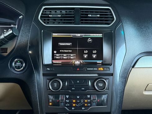 Used 2016 Ford Explorer XLT w/ Equipment Group 202A FWD image 53