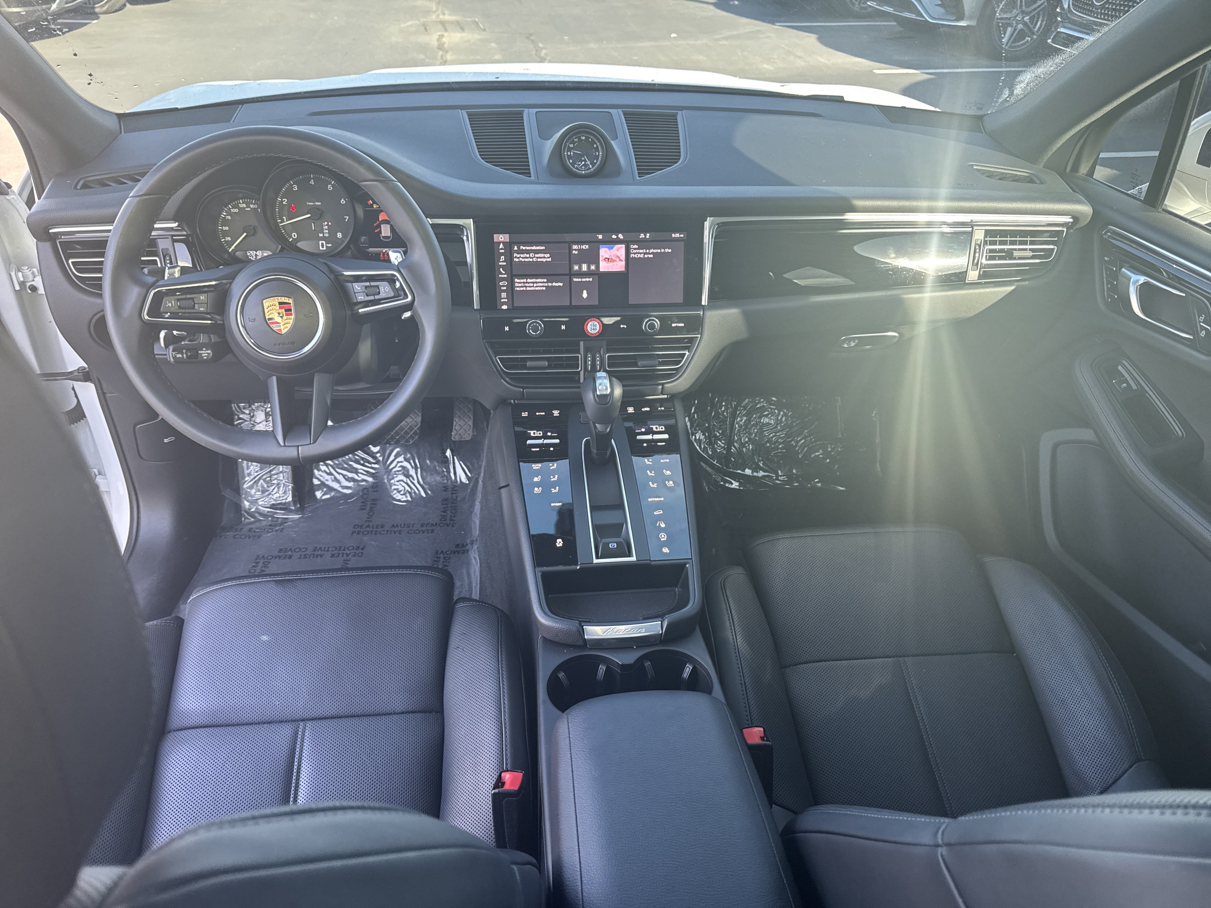 Used 2025 Porsche Macan AWD/4WD image 30
