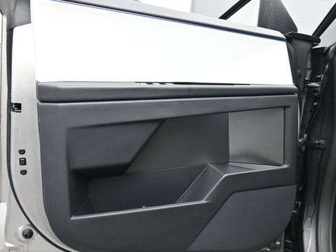 Used 2024 Tesla Cybertruck AWD Crew Cab image 9