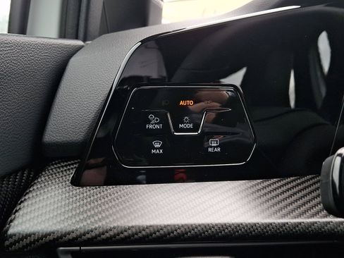 Used 2025 Volkswagen Golf R Black Edition image 24