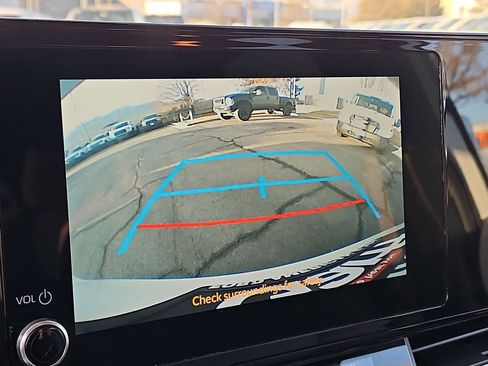 Used 2025 Toyota Sienna LE image 36