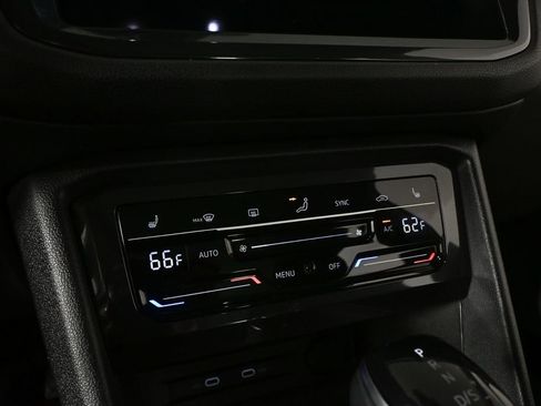 Used 2023 Volkswagen Tiguan SE image 14