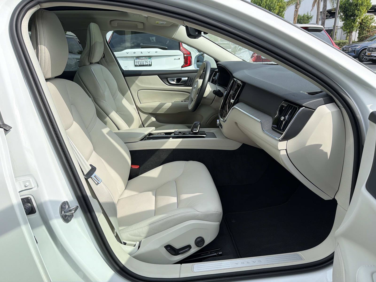 Certified 2025 Volvo V60 B5 Cross Country Plus AWD/4WD image 24