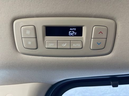 Used 2024 Kia Carnival EX FWD image 25