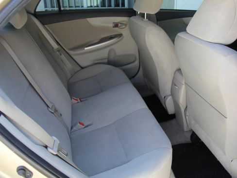 Used 2012 Toyota Corolla LE FWD image 25