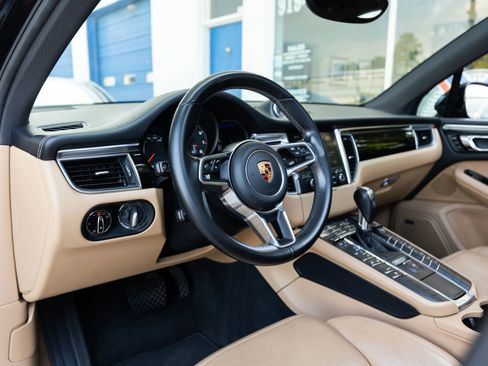 Used 2018 Porsche Macan Sport Edition image 18