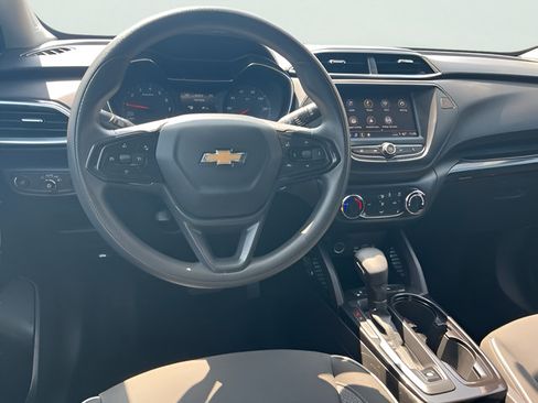 Used 2023 Chevrolet TrailBlazer LT FWD image 16