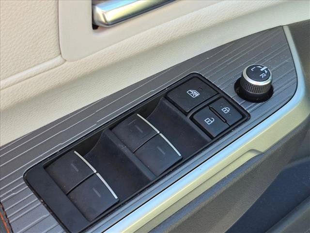 Used 2022 Toyota Sienna XSE FWD image 16