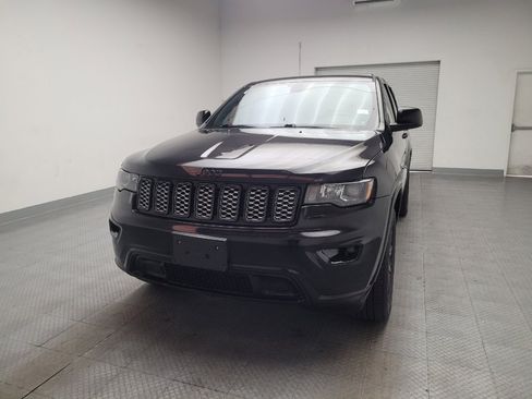 Used 2018 Jeep Grand Cherokee Altitude RWD image 15