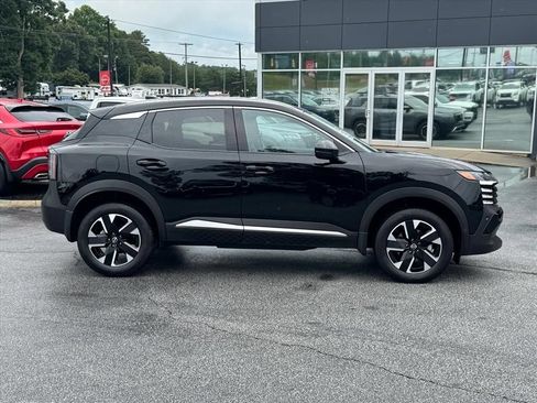 Certified 2025 Nissan Kicks SR FWD image 2