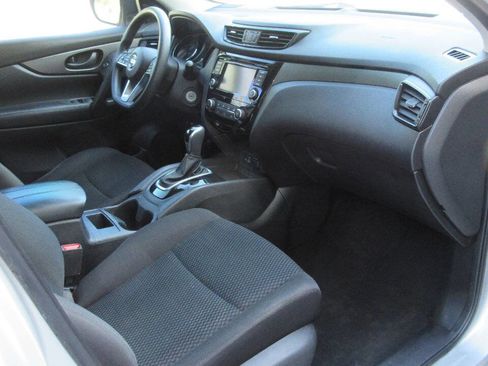 Used 2019 Nissan Rogue Sport S image 25