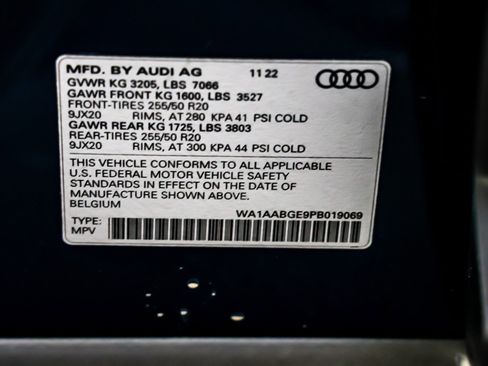 Used 2023 Audi e-tron Premium w/ Convenience Plus Package image 25