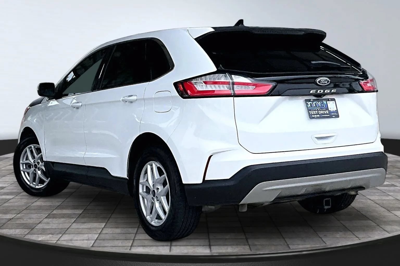 Used 2021 Ford Edge SEL FWD image 4